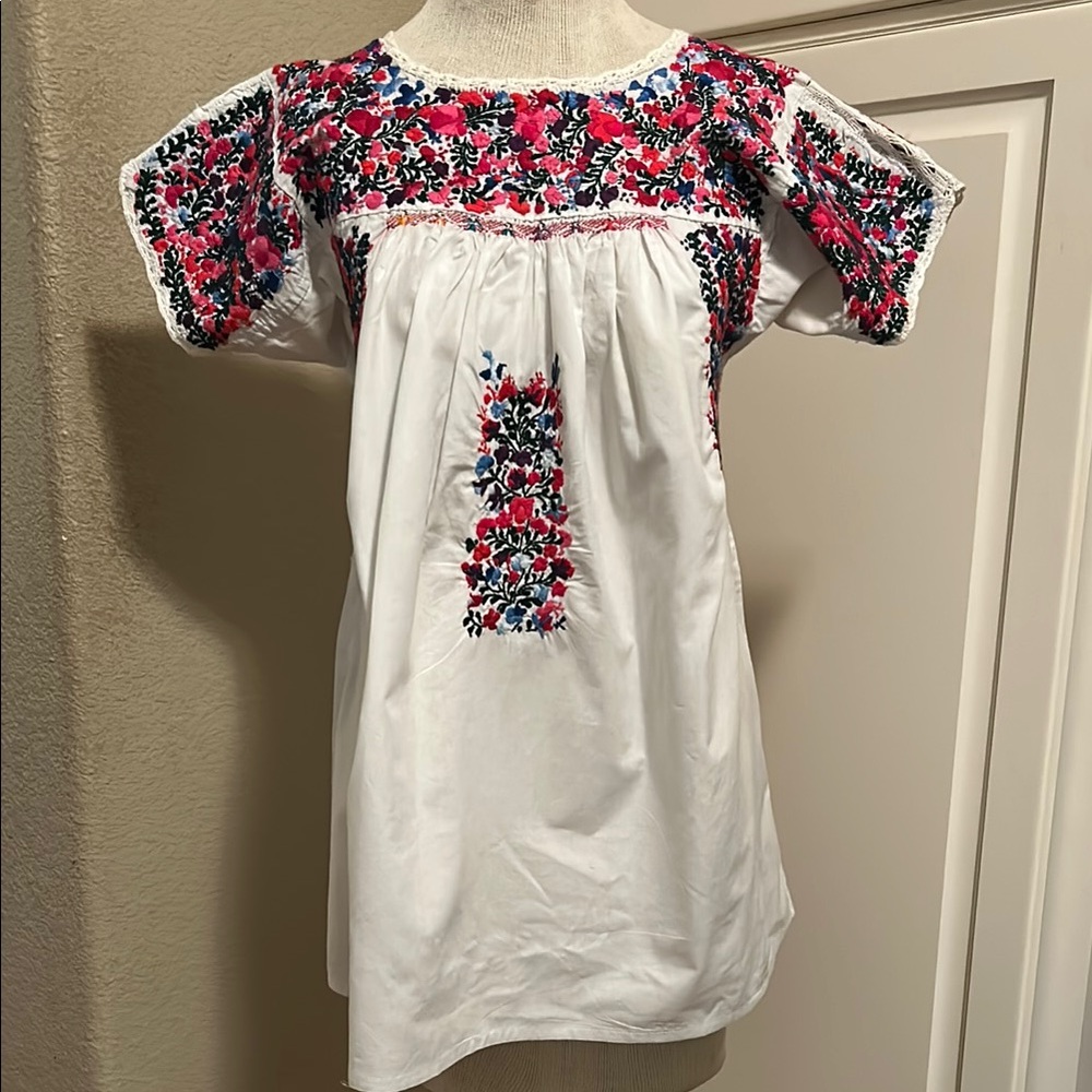 Vintage Mexican Oaxaca White Floral Embroidered Tunic Blouse Top Cinco de Mayo